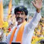 मुंबई के आजाद मैदान में मराठा आरक्षण आंदोलन में शामिल प्रदर्शनकारी