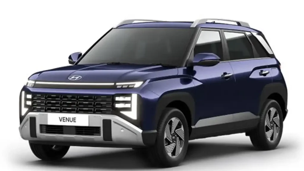 "नई Hyundai Venue 2025 नीले रंग में दिखाई दे रही है, जिसकी कीमत ₹7.90 लाख से शुरू होती है। बैकग्राउंड में ऑरेंज रंग के साथ हिंदी में लिखा है — 'नई Hyundai Venue 2025 लॉन्च: कीमत सिर्फ ₹7.90 लाख से शुरू, फीचर ऐसे जो दिल जीत लें!' यह प्रमोशनल इमेज सोशल मीडिया पोस्ट के लिए तैयार की गई है