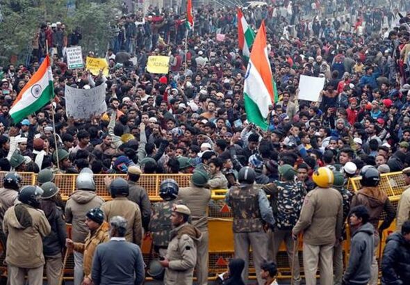 "CJP संसद चलो प्रोटेस्ट ब्लॉग थंबनेल — दिल्ली जंतर मंतर पर प्रदर्शनकारियों की भीड़ का चित्रण, हेडलाइन: छात्रों पर लाठीचार्ज और आंसू गैस, 20 जुलाई 2026"